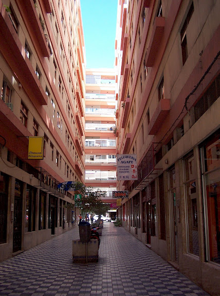 Narrow alley