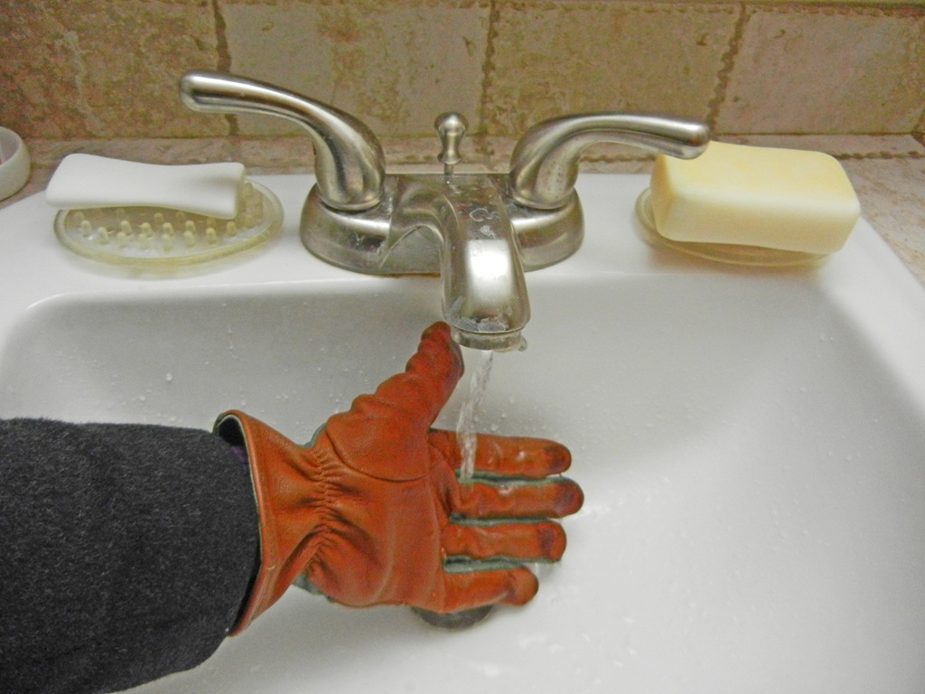 [Gloves%2520and%2520Water%255B4%255D.jpg]