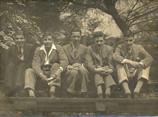 Jim Weeks (Far right) with Maitland Ramblers. 1915 to 1930. lh6.ggpht.com Jim Weeks (Far right) with Maitland Ramblers. 1915 to 1930. lh6.ggpht.com
