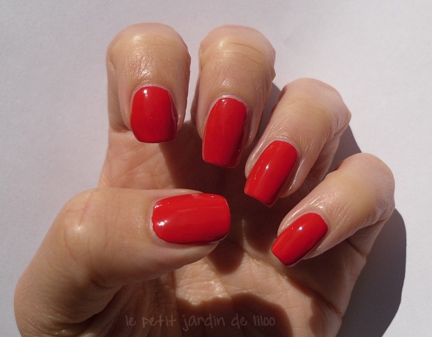 002-max-factor-red-carpet-nail-polish-review-swatch