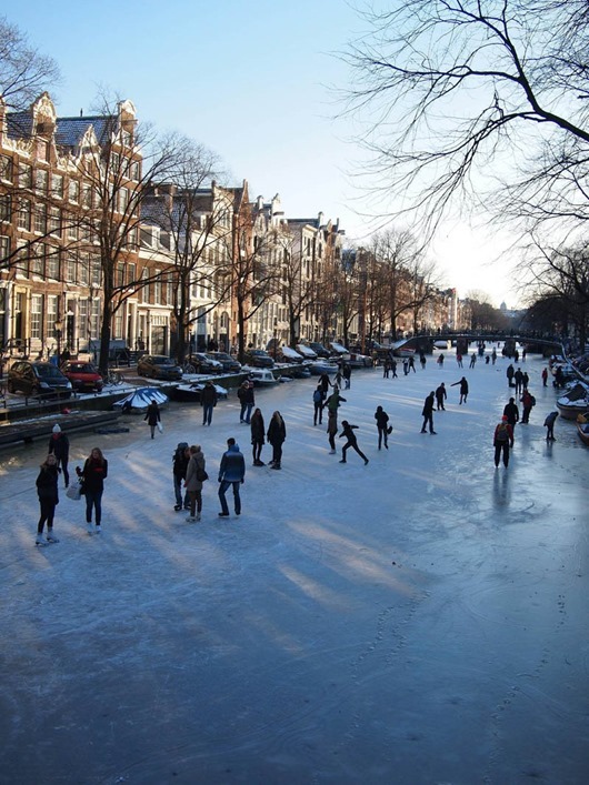 ice-skating-amsterdam-frozen-canals-netherlands-holland-1