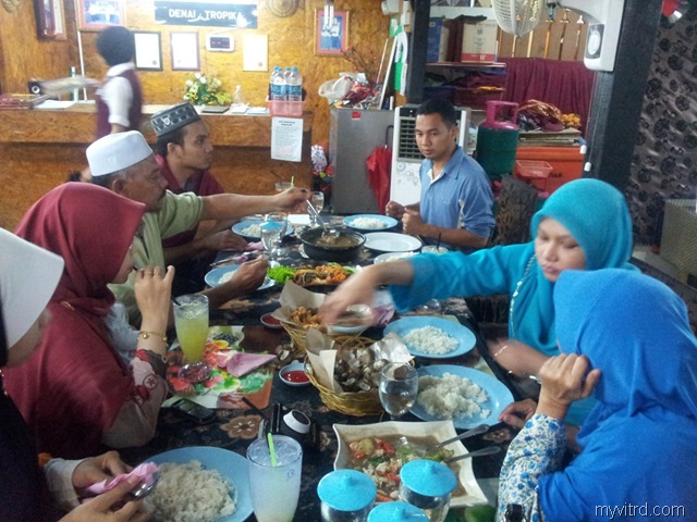 [Selamat%2520menjamu%2520selera%25201%255B4%255D.jpg]