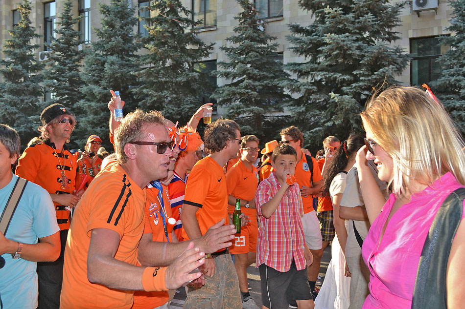 Евро 2012 по футболу. Харьков. 13 июня. Перед матчем Голландия - Германия - 110 Евро 2012 по футболу. Харьков. 13 июня. Перед матчем Голландия - Германия - 110
