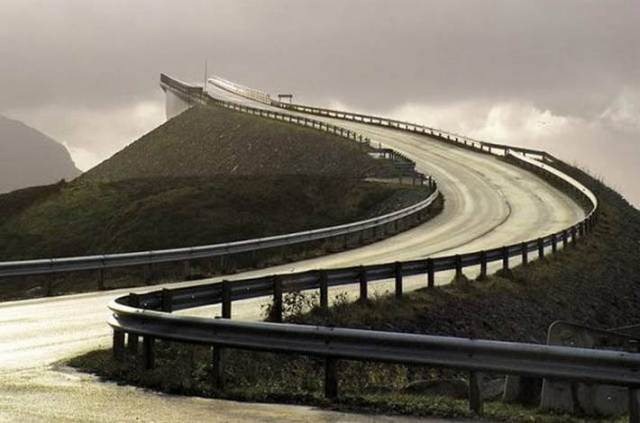 [bridge-to-nowhere-norway%255B3%255D.jpg]