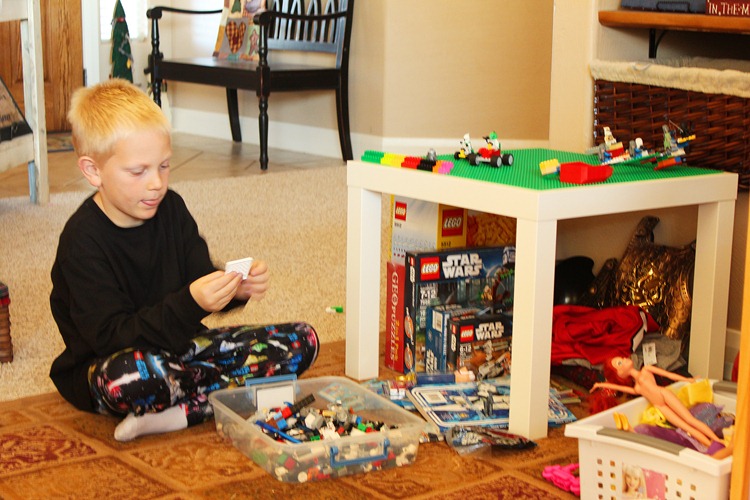 [a-lego-table-e4.jpg]