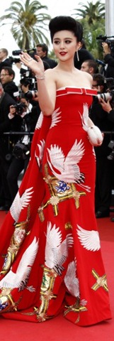 [96904-chinese-actress-fan-bing-bing-arrives-on-the-red-carpet-for-the-openin%255B12%255D.jpg]