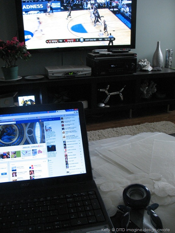[watching%2520bball%255B12%255D.jpg]