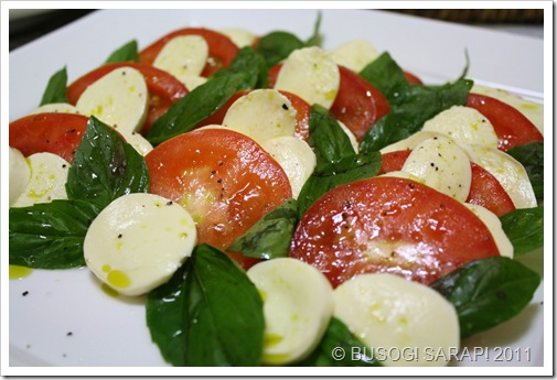 BOCCONCINI , TOMATO & BASIL SALAD© BUSOG! SARAP! 2011