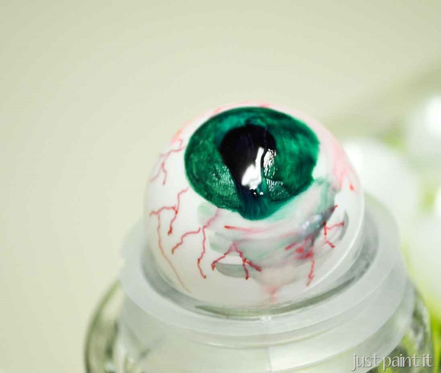 [make-spooky-eyeballs-I%255B2%255D.jpg]