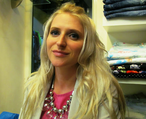 Elena Gladovski - krupn plan.jpg