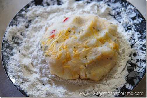 Coat potato ball in flour Coat potato ball in flour
