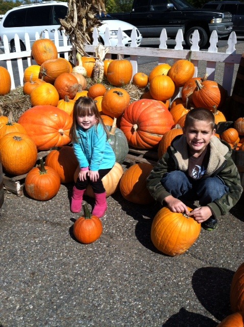 [pumpkins%2520grandkids3%255B5%255D.jpg]