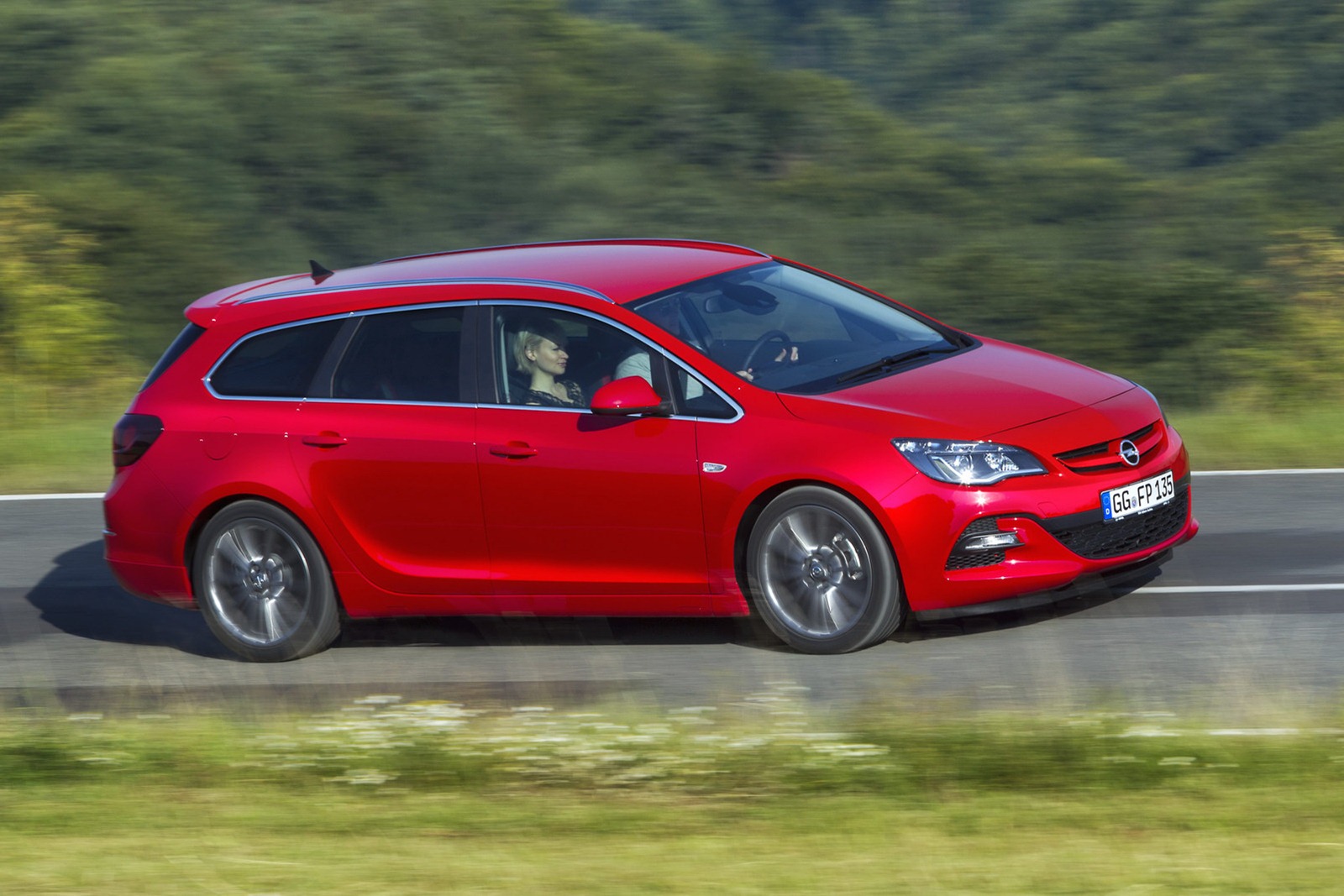 Opel-Vauxhall-Astra-BiTurbo-5%25255B2%25255D.jpg