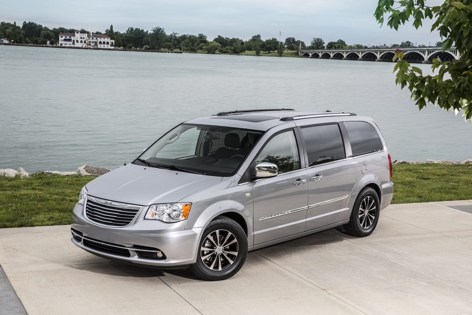 [2014-Chrysler-Town%2526Country-30th-Anniversary-10%255B2%255D.jpg]