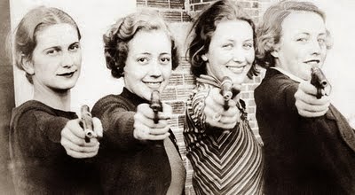 [ladies%2520with%2520guns%255B11%255D.jpg]