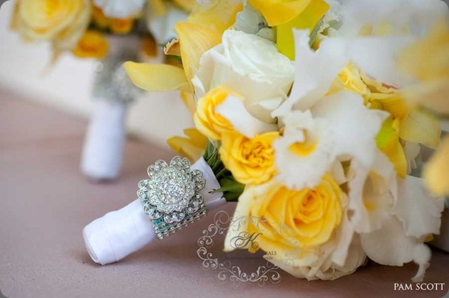 light-yellow-bouquet-with-crystal-brooch-for-weddings karen tran light-yellow-bouquet-with-crystal-brooch-for-weddings karen tran