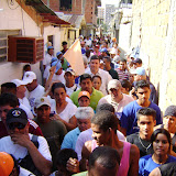 (Vargas, 22/08/2010).- Durante un recorrido con los candidatos a la Asamblea Nacional por el estado Vargas, Juan Guaidó, Bernardo Guerra y José Manuel Olivares; el coordinador nacional de Voluntad Popular, Leopoldo López, destacó la necesidad de impulsar medidas urgentes para hacer frente a la inseguridad que azota a los venezolanos, y en especial a los varguenses. Barrio Aeropuerto, estado Vargas.