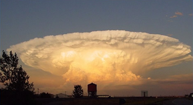 Thunderstorm supercell forming over Lusk, Wyoming. B. Keagen of Casper, Wyoming via winchesterweather.org.uk