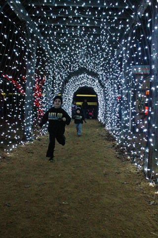 [Peeky-and-Eggnoggin-0233.jpg]