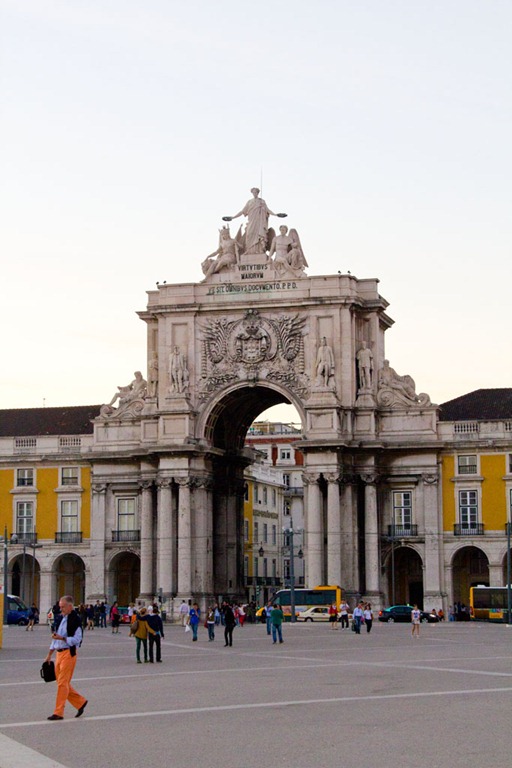 [Lisbon-triumphal-arch3.jpg]
