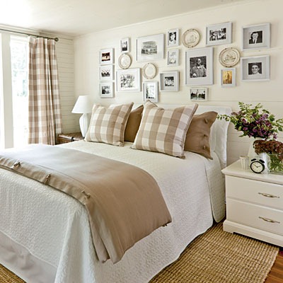 [1208-idea-house-khaki-bedroom-l4.jpg]