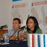 002-Diputada dirigiendose a los asistentes al acto.