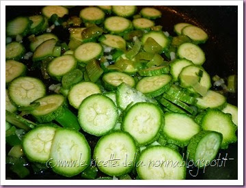 Foglie d'ulivo verdi vegan con zucchine, fiori di zucca, sgarbazza e mandorle salate (4)