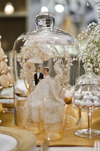 A wreath-embellished topper served as the centerpiece for the main dining table. A wreath-embellished topper served as the centerpiece for the main dining table.