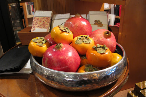 These persimmons and pomegranates would make a pretty centerpiece.