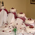 Nº130: Terminación en blanco y burdeo, rosas de azúcar, tul encintado y novios personalizados. Montaje sobre tambores.