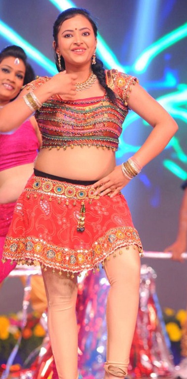 [actress_swetha_basu_prasad_dance_performance_stills%255B3%255D.jpg]