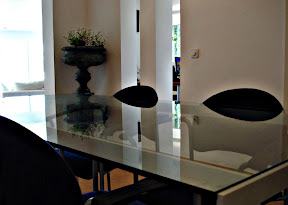 Dining room:<br />
directly behind the living room, beside the writing table, between the kitchen and the large bedroom, 4 seats, central heating.