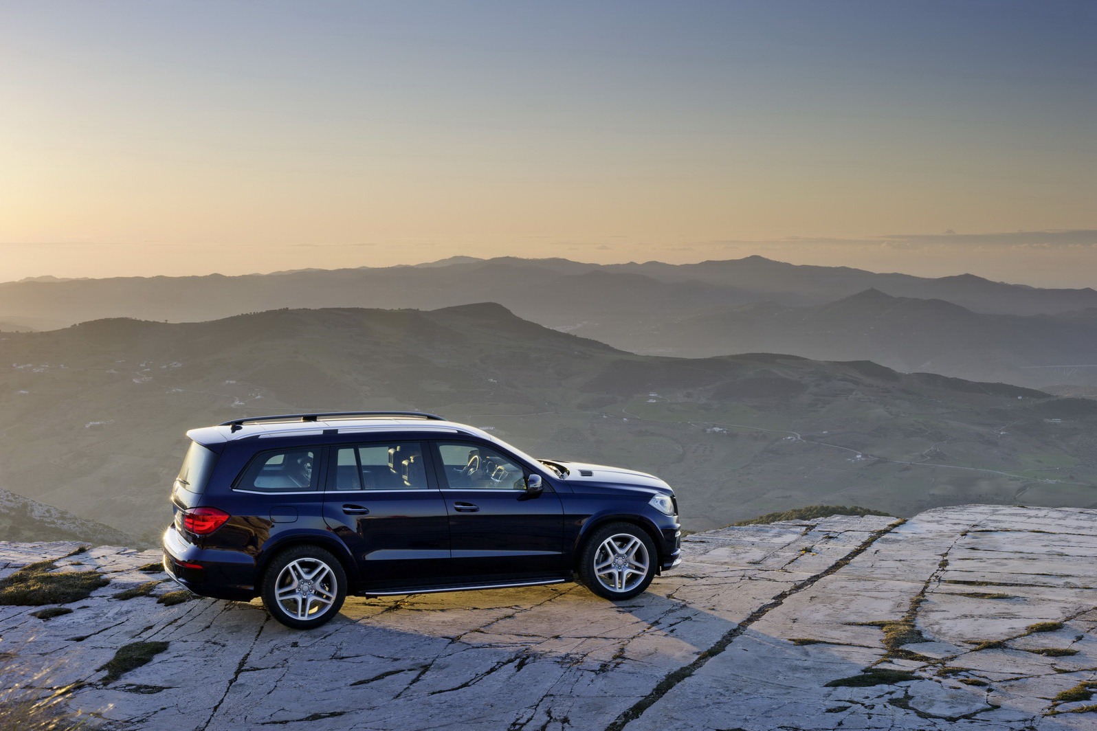 2013-Mercedes-Benz-GL-Class-13[2].jpg