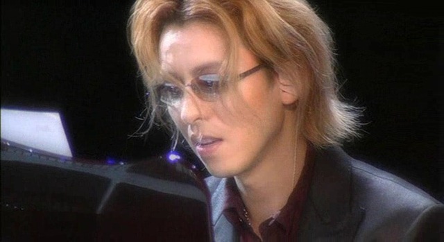 [Yoshiki%2520-%2520Symphonic%2520Concert%25202002%2520%2520%2528feat.Violet%2520UK%2529.avi_004489289%255B2%255D.jpg]