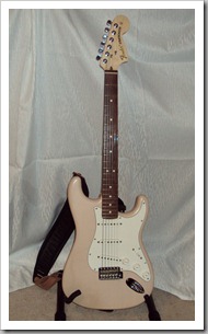 Fender Stratocaster Custom (with HOT Noiseless Pickups) 04 Fender Stratocaster Custom (with HOT Noiseless Pickups) 04