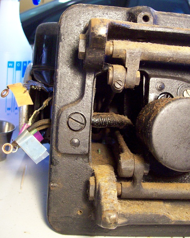 [18%2520-%2520Wire%2520clamp%2520view%2520from%2520underside%2520of%2520machine%255B3%255D.jpg]