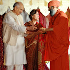 Dev Mahajan and Sushma Mahajan life time achievement award HGH 2010.jpg