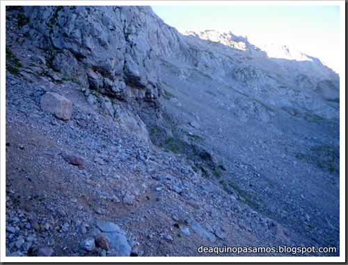 Jito Escarandi - Jierru 2424m - Lechugales 2444m - Grajal de Arriba y de Abajo (Picos de Europa) 0046