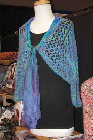 [20111203ARFiberArtsEx1012.jpg]