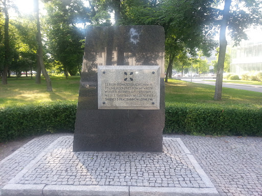 Pomnik - Teren Bohaterskich Walk 1939r