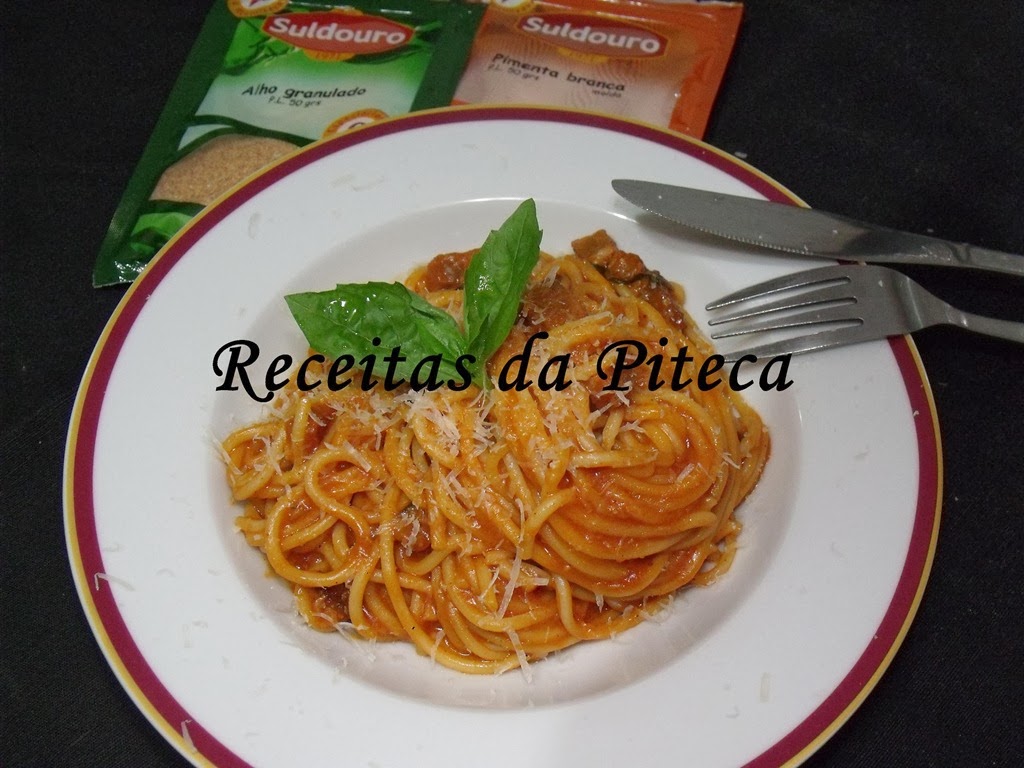 [Esparguete%2520com%2520molho%2520de%2520carne%2520grelhada%255B3%255D.jpg]