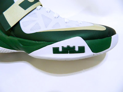 Detailed Look at Nike Zoom Soldier VI SVSM Fighting Irish PEs nike zoom soldier 6 pe svsm home 4 07 Detailed Look at Nike Zoom Soldier VI SVSM Fighting Irish PEs