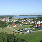 Niechorze - miasto. W oddali widoczne jest jezioro Liwia Łuża.