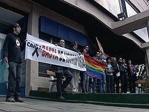 [protesto%2520contra%2520homofobia%2520em%2520banco%255B3%255D.jpg]