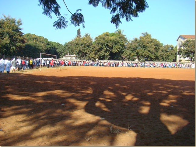 longa procissão em honra de Maria