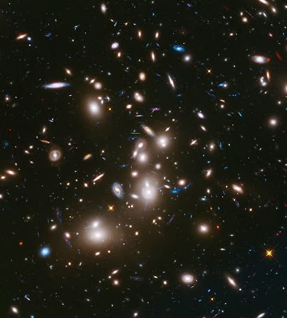 aglomerado de galáxias Abell 2744
