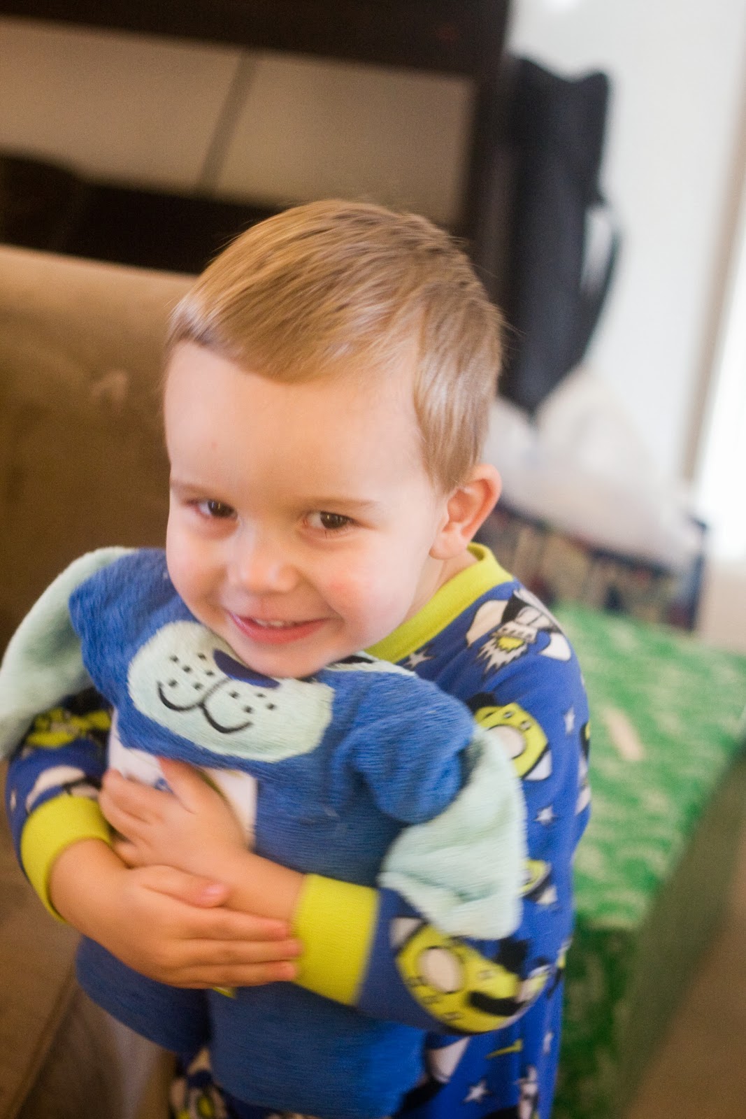 [12%252025%252013_jacob%2520presents%25202%255B3%255D.jpg]