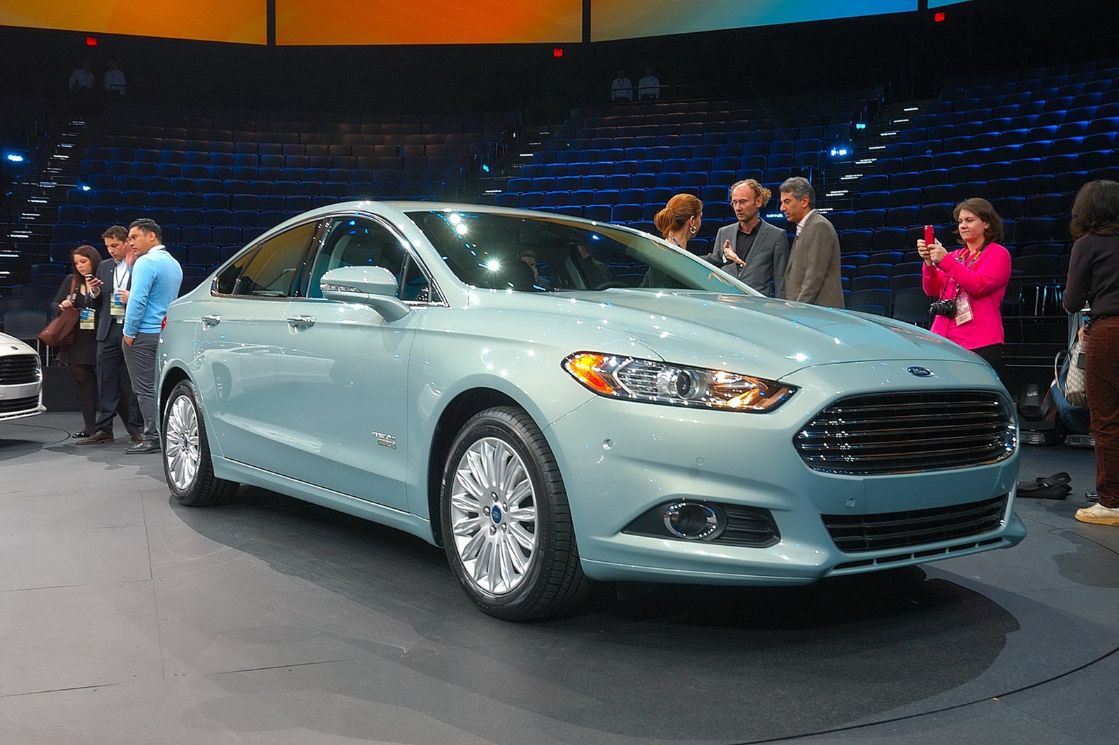 [2013-Ford-Fusion-Mondeo-2%255B2%255D.jpg]