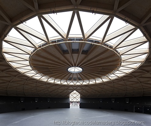 Cúpula de madera laminada y kerto