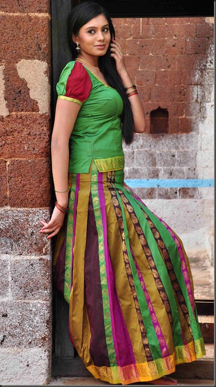 Deepa-Sannidhi-stylish